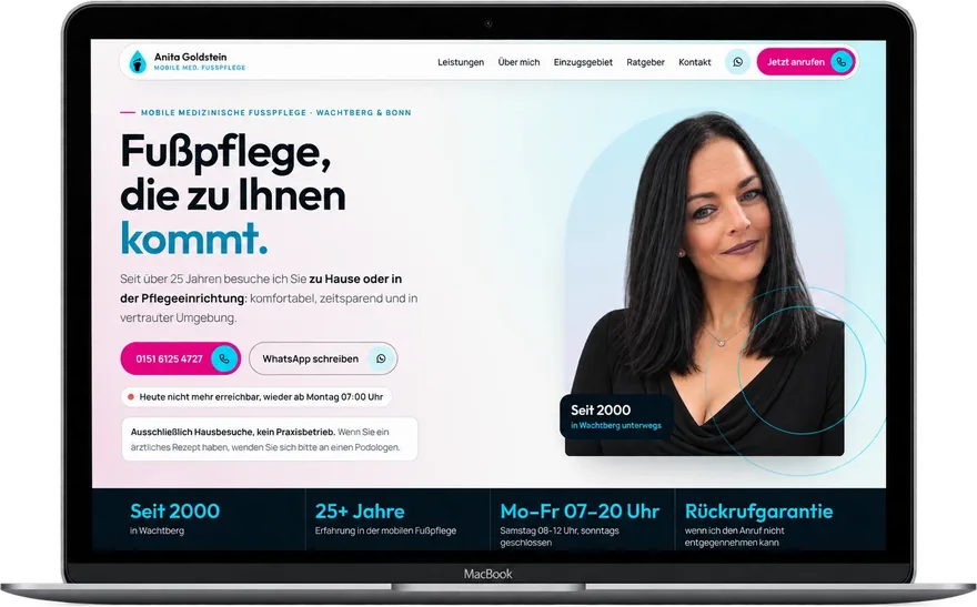 Website der mobilen Fußpflege Anita Goldstein in Wachtberg mit Porträt und Telefonnummer auf einem Laptop
